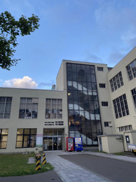 建築史家・駒木定正氏と行く 旧北海製罐第3倉庫見学記